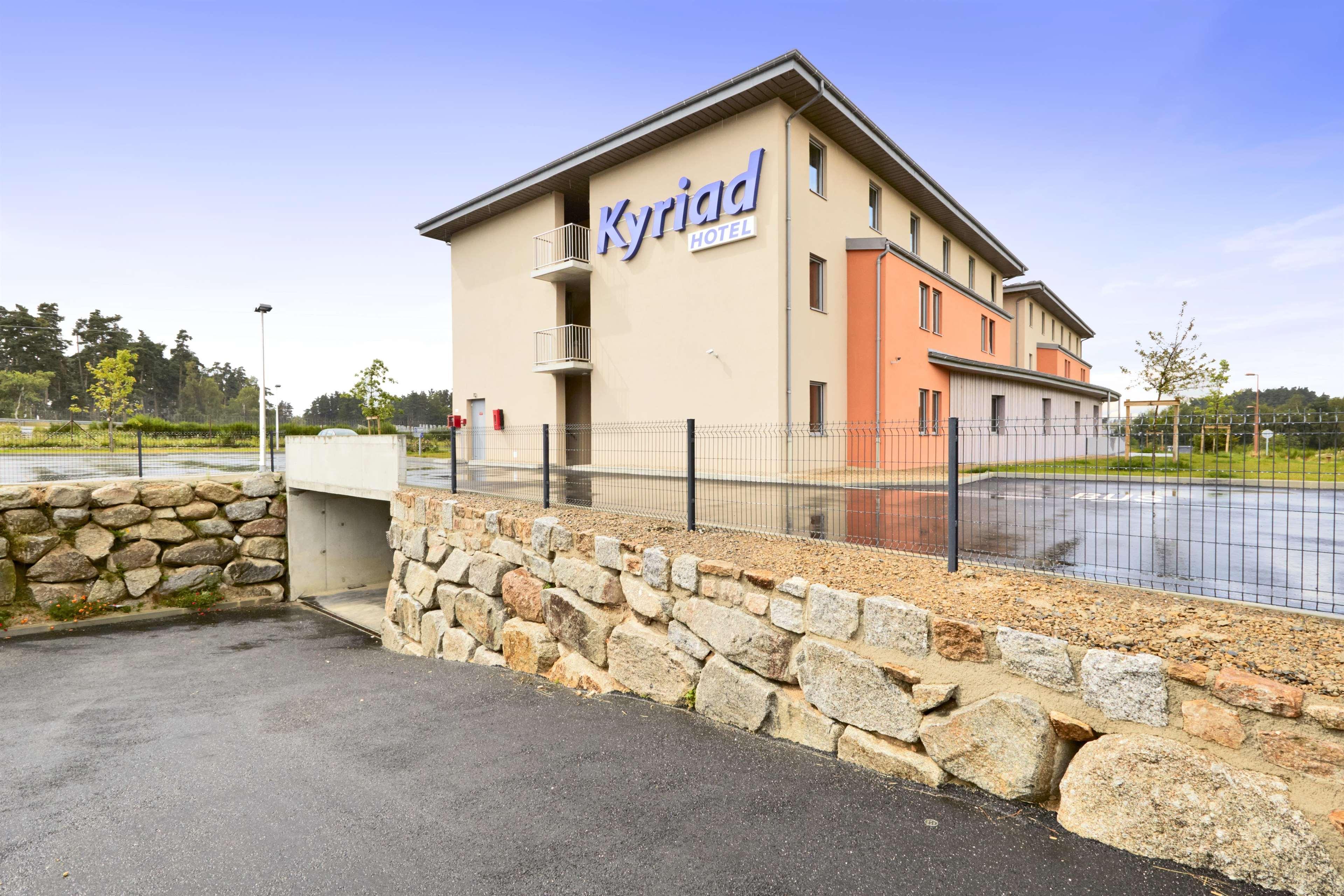 Kyriad Saint Chely D'Apcher - Aire De La Lozere Albaret-Sainte-Marie Bagian luar foto